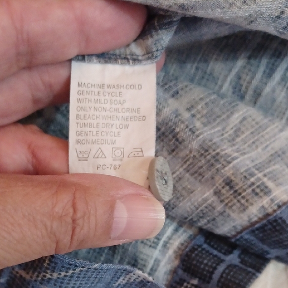 Izod Gray and Black Geometric Silk Blend Shirt - Picture 6 of 6